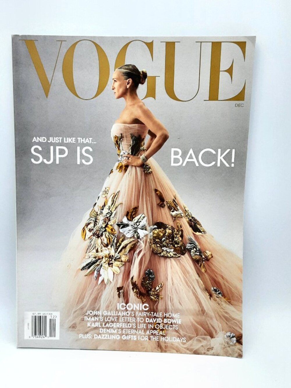 December 2021 Vogue Magazine SJP is Back! SARAH JESSICA PARKER w perfume strips